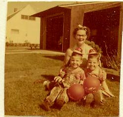Barron - Twins Don & Bill @ LI abt 1953.JPG